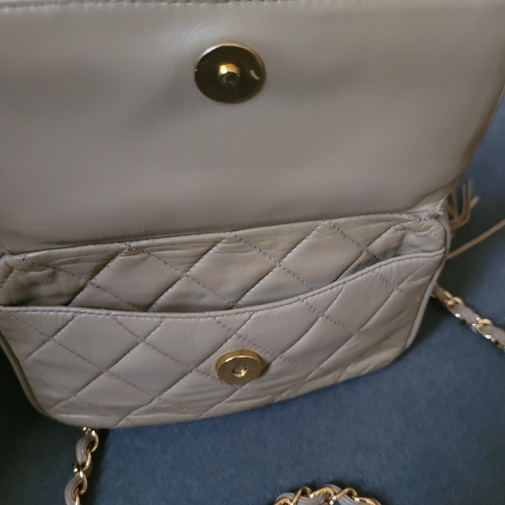 Chanel vintage tan quilted tassle flap bag - Picture 6 of 14